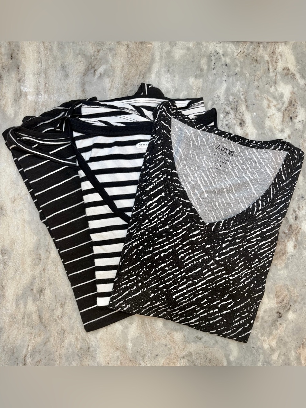 NEW! 🖤 3 Black &| White SS T-Shirts